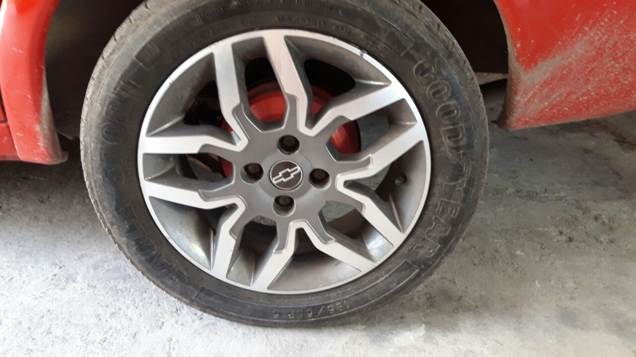 ALGUEM QUERENDO FAZER ROLO EM 1 JOGO DE RODAS 15 FIAT IDEA SPORTING.........QUERO UMAS 15 GM OU ALGUMA OUTRA DO MEU INTERESSE