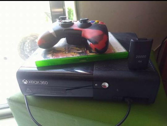 X- Box 360 Barato com 1 controle original e 1 jogo